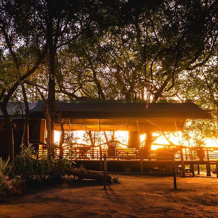 Askiesbos - Samochima Bush Camp Shakawe Kültér fotó